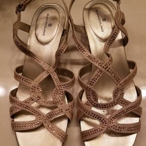 Women's sandals gold